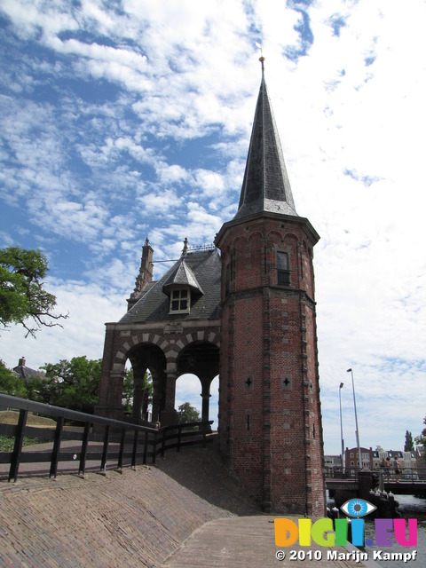 SX15243 Side view of Watergate in Sneek